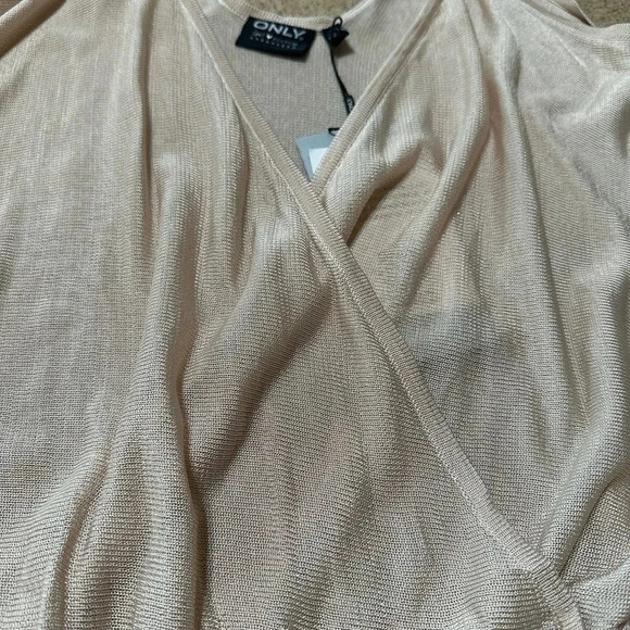 Spaghetti Strap Creme 3/4th Sleeves Top BNWT - Picture 6 of 7